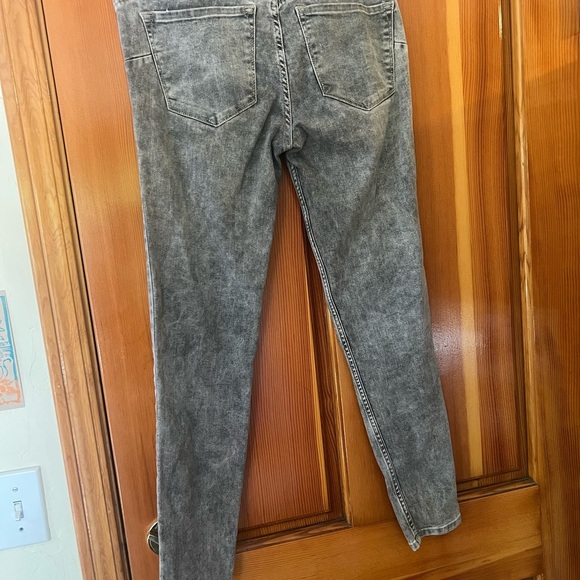 Ming Wang Gray Straight Leg Jeans with Vintage Appeal - Picture 4 of 4